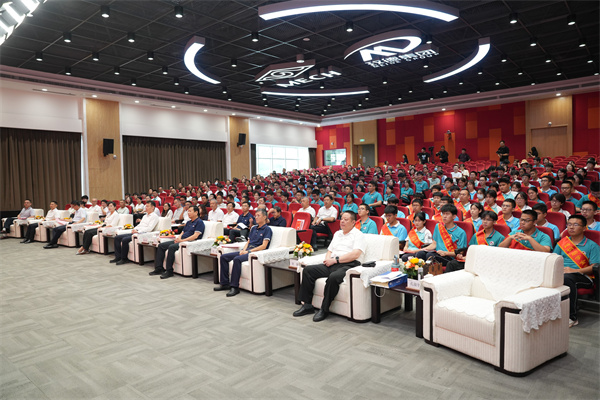 2025年瑪鋼助學(xué)金頒發(fā)儀式在玫德集團(tuán)隆重舉行